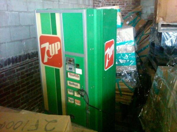 Vintage 7 Up Soda Machine