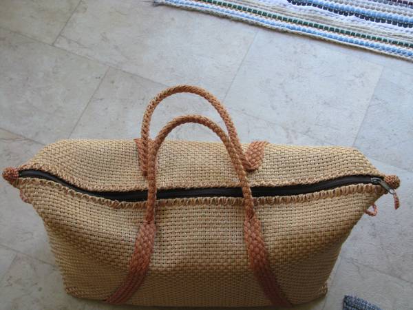 Vintage Straw HandTravel bag with zipper