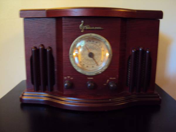 Vintage Style AM FM Radio CD Player