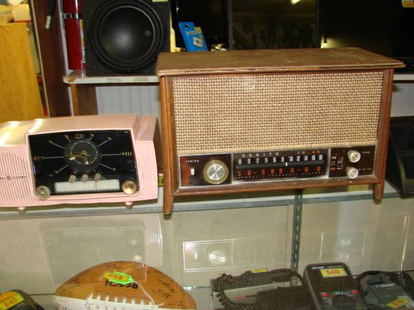 Vintage Tube Radio