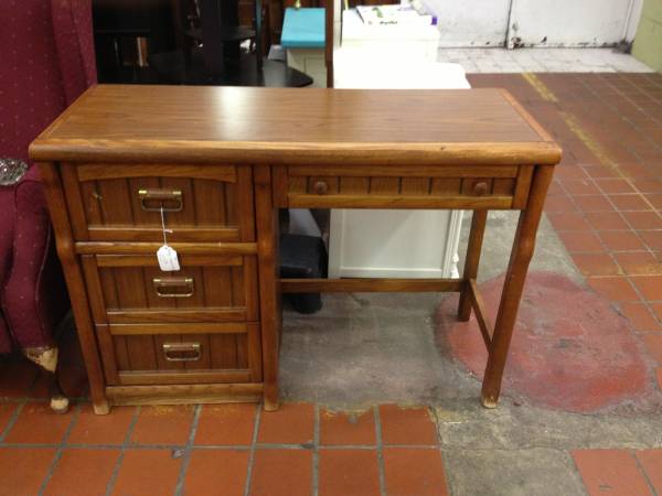 Vintage Wood Desk w 4 drawers