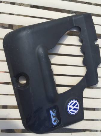 Volkswagen 2.0 plastic engine cover