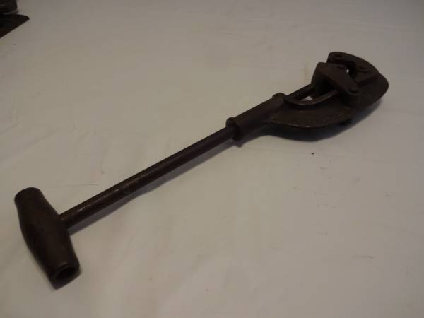 vtg saunders no. 2 pipe cutter 12 to 2 capacity nye tool works