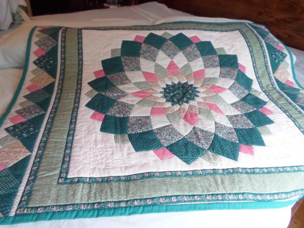 Wall hanging quilt