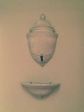 WALL URN  LAVABO  PLANTER