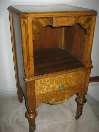 WALNUT NIGHTSTAND