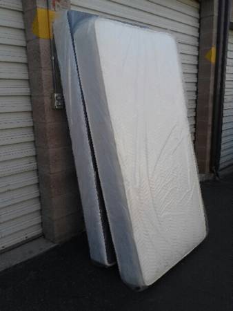 (We Have Beds) New Twin mattress wbox(Delivery Available)