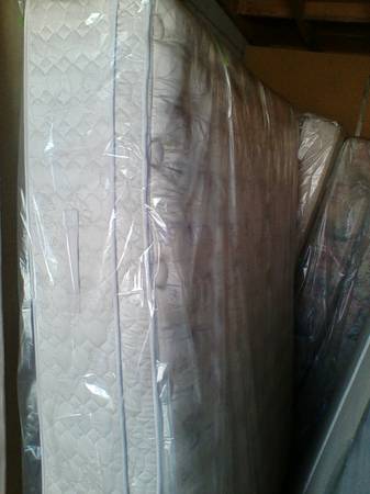 (We Have Beds) Pillow top queen mattress wbox (Delivery Available)