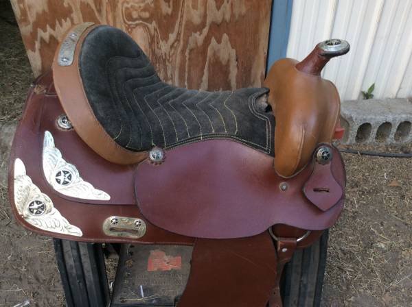 Western saddle with Texas stars 15 inch