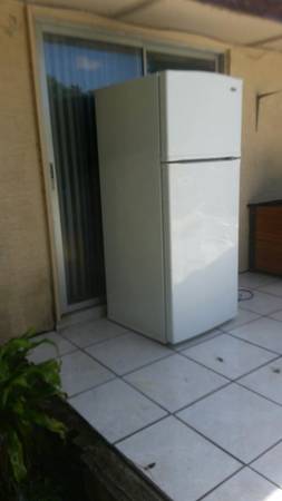 WHIRLPOOL REFRIGERATOR WITH ICE MAKER FOR SALE