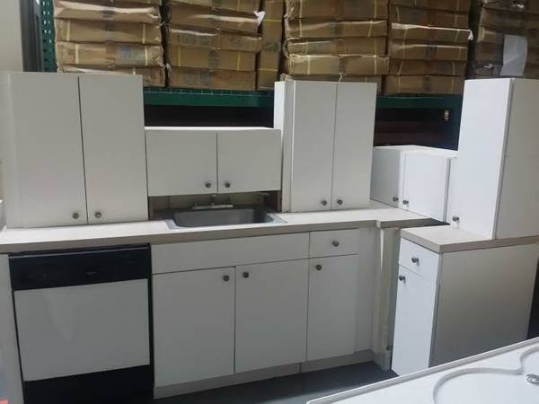 WHITE KITCHEN CABINET SET WITH MICA CABINETS amp TOPS, STOVE amp DW