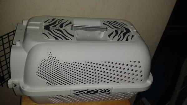 White Tiger Pet Carrier (Curry Ford)