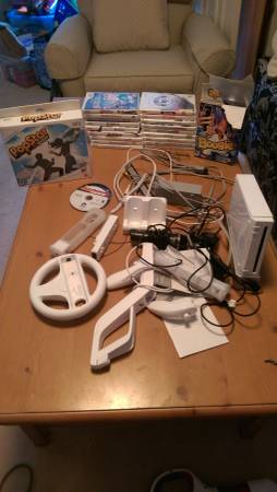Wii game system w gamescontollers
