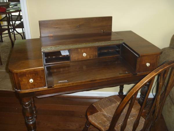 WOOD DESK