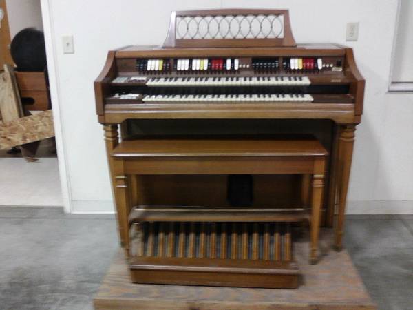 Wurlitzer Organ (umc Owensville)