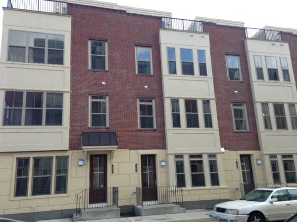 x00241000  Roommates wanted for a gorgeous BRAND NEW TOWNHOUSE in Locust Point (Baltimore)