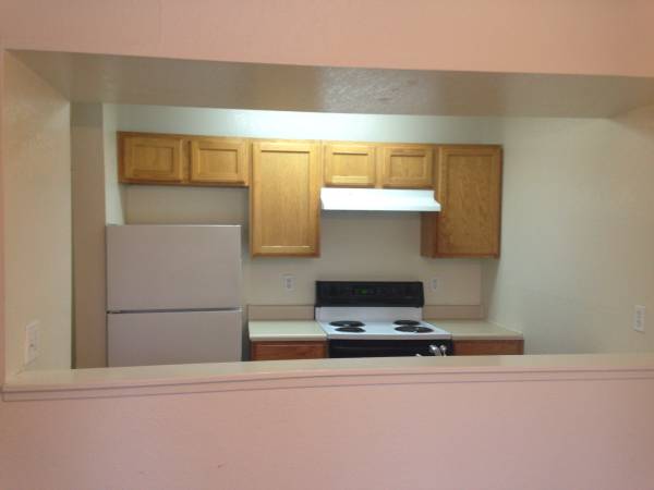 x00241099  Take a Look Cute 2BR open Friday (Downtown Midtown)
