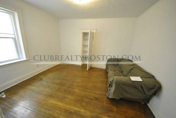 x00241290  STUDIO THIS WONT LAST TIL MONDAY HeatHW incld, Sunny, NO fee (Allston)