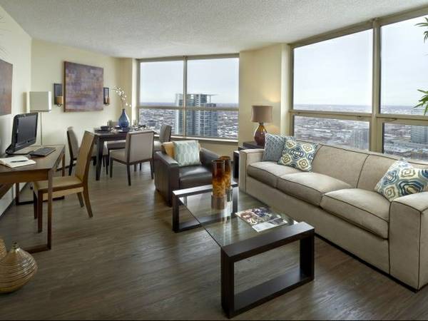x00241350   CALL TODAY TO SEE THIS LOW PRICED WEST LOOP APARTMENT  (Loop)