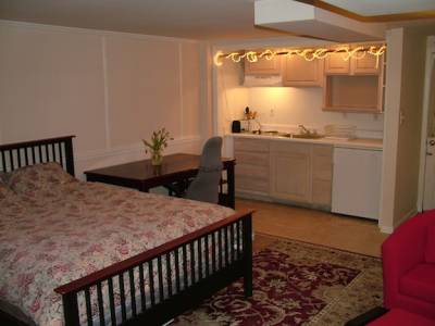 x00241450  Furnished Efficiency Avail 61 for 3 or 12 Mo. UtilitiesInternet Incl (Tenley AU NW DC)