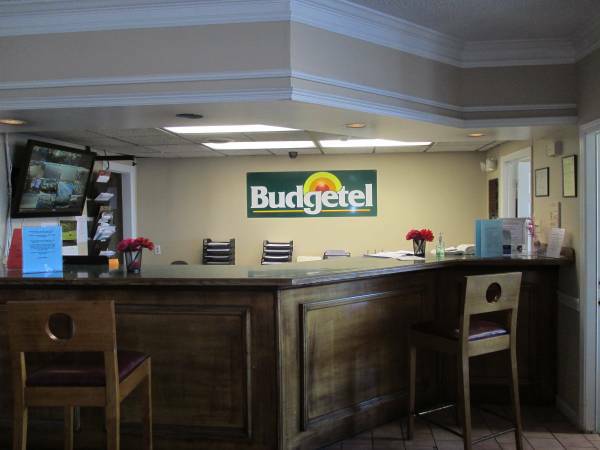 x0024149  Budgetel Inn amp Suitesgt Weekly Singles amp Double Rooms amp Suites (4120 Fulton Industrial Blvd.)