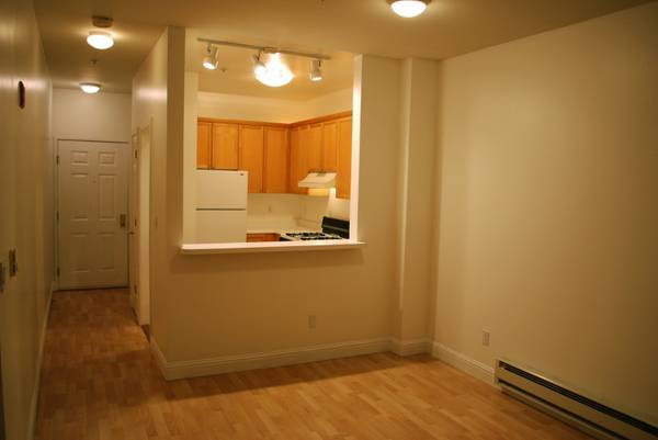 x00241550  1 bedroom available on monthly lease in 2bd 1 bath apartment (hayes valley)