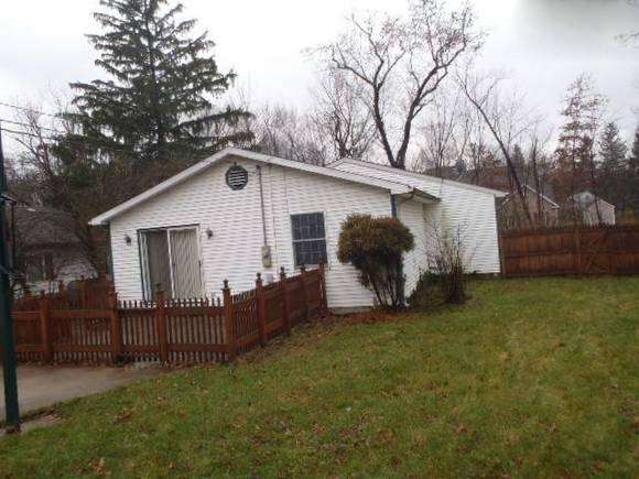 x00241595  3 Bd 2 Ba Adorable home on great tree