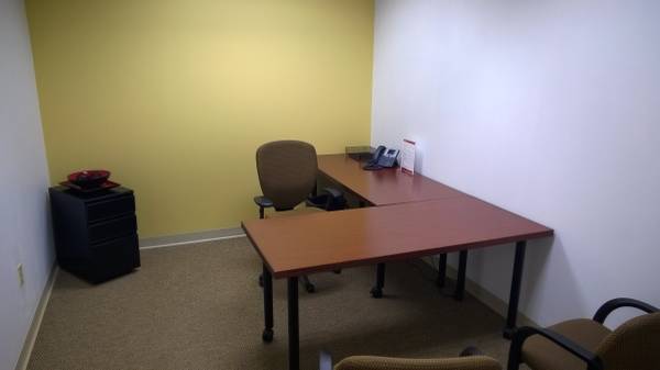 x00241947  MOVE IN TODAY Great team space 3 Offices (Glen Allen)