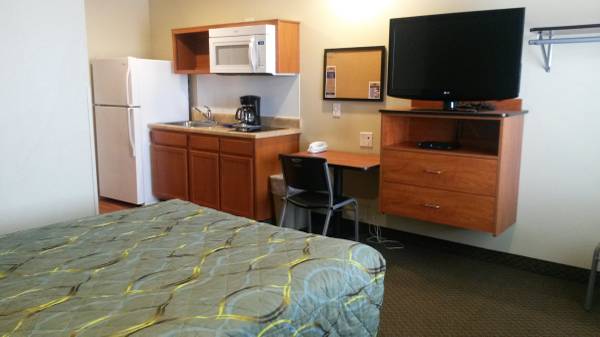 x00241999  Studio Room with kitchenette 28 Day Rates Available Now (Dickinson, ND)