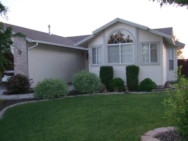 x0024350425  Room for rent (Boise)