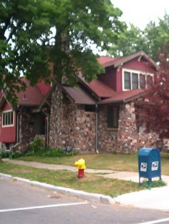 x0024375  PRICED OUT OF MIDTOWN (DetroitNear Grosse Pointe Park)