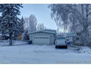 x0024379000 Spacious home located in central Eagle River. (Eagle River)