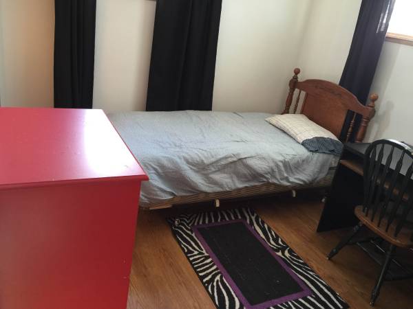 x0024400  furnish room for rent (parma heights)