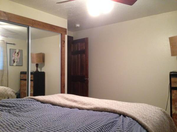 x0024460  Room for rent for MayJune in three bedroom private home (Broadway)
