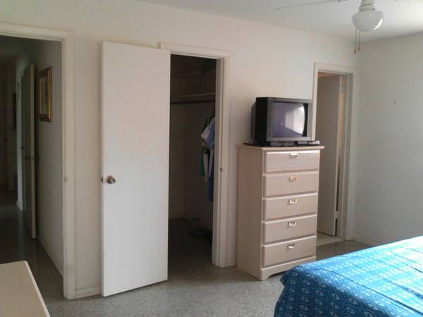 x0024500  Master bedroom for rent. Utilities included. House equiped. (OIA, South Conway, Tradeport, Jetport Dr)