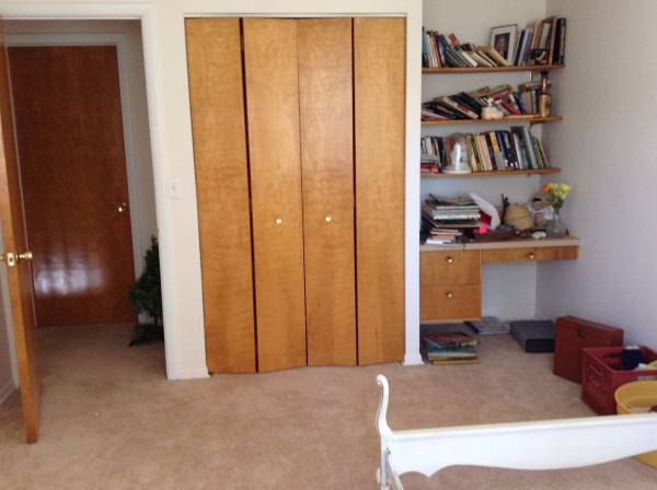 x0024500  Quiet House Quiet Area 2 roommies seeking 3rd (Southfield)