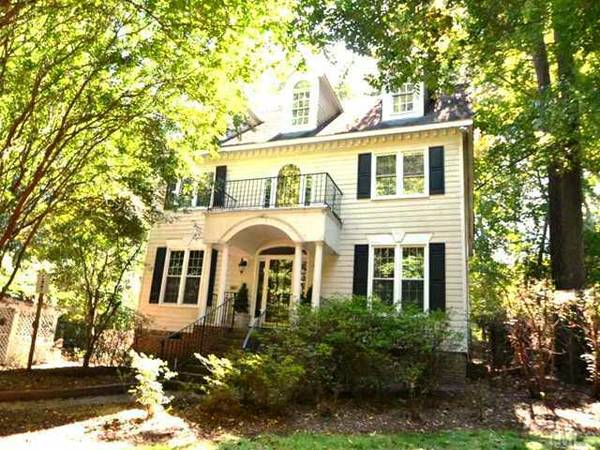 x0024550  HOUSEMATE WANTED (Cary Town Blvd amp Seabrook Ave)