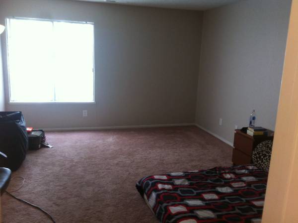 x0024590 Female Roommate Needed Asap to Share Large Master Bedroom amp Bath (mountain view)