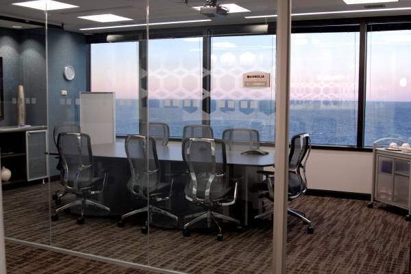 x002460  Trust Regus To Handle Your MEETING Needs (3900 N. Causeway Blvd)