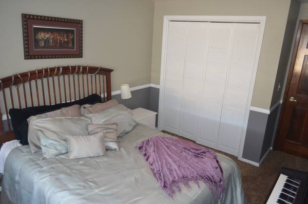 x0024600  Room available in quiet Eagle home