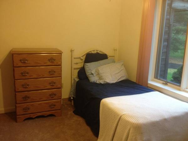 x0024600  Room for rent (Newark)