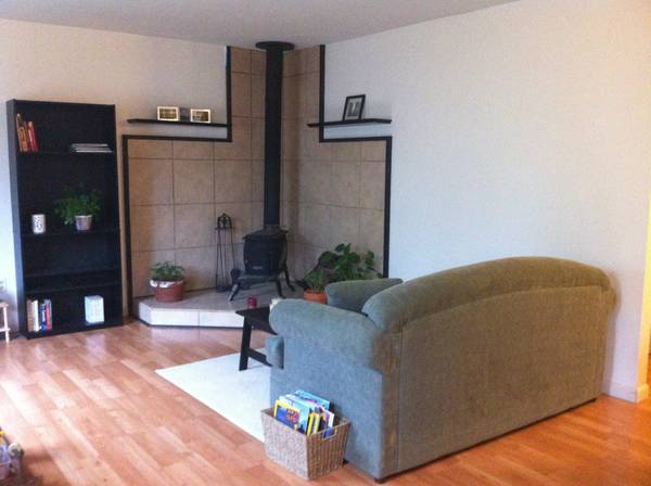 x0024600  Small and pretty room available (Cheney Lake)