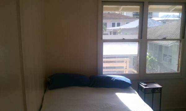 x0024700  April 1st., private room in big 2 bedroom apt.  (McCullyMoiliili UH) (2318 fern st)