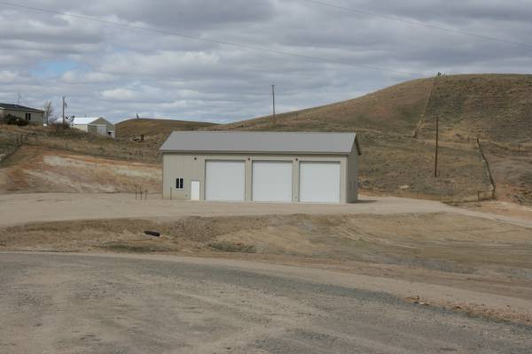 x00247500  FOR LEASE Shop, Housing and Acrage (Douglas Wy)