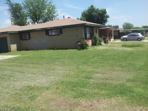 x0024450  Room with own living room available (NW Okc)