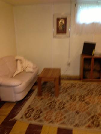 Looking to rent a room 450