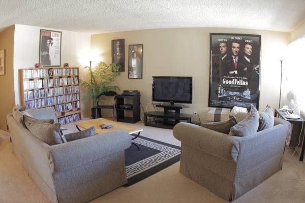 x0024900  Looking for Roomates for Great Apt. (Studio City)