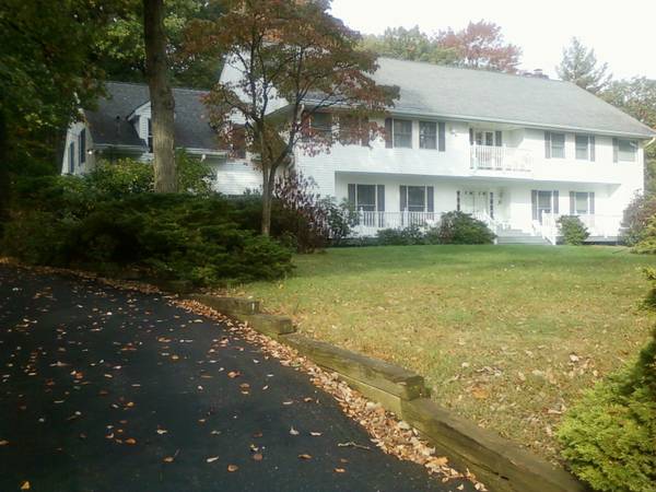 x0024951 Room for share in beautiful amp gigantic 6000sq. ft. home (Bridgewater)