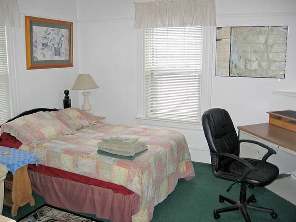 x0024995  gtFIVE INDIVIDUALLY RENTED ROOMS...month  stays (SE Portland