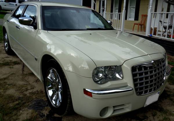 XTREMELY MINT 2005 CHRYSLER 300C LUXURY LOADED CLEAN CARFAX LIKE NEW